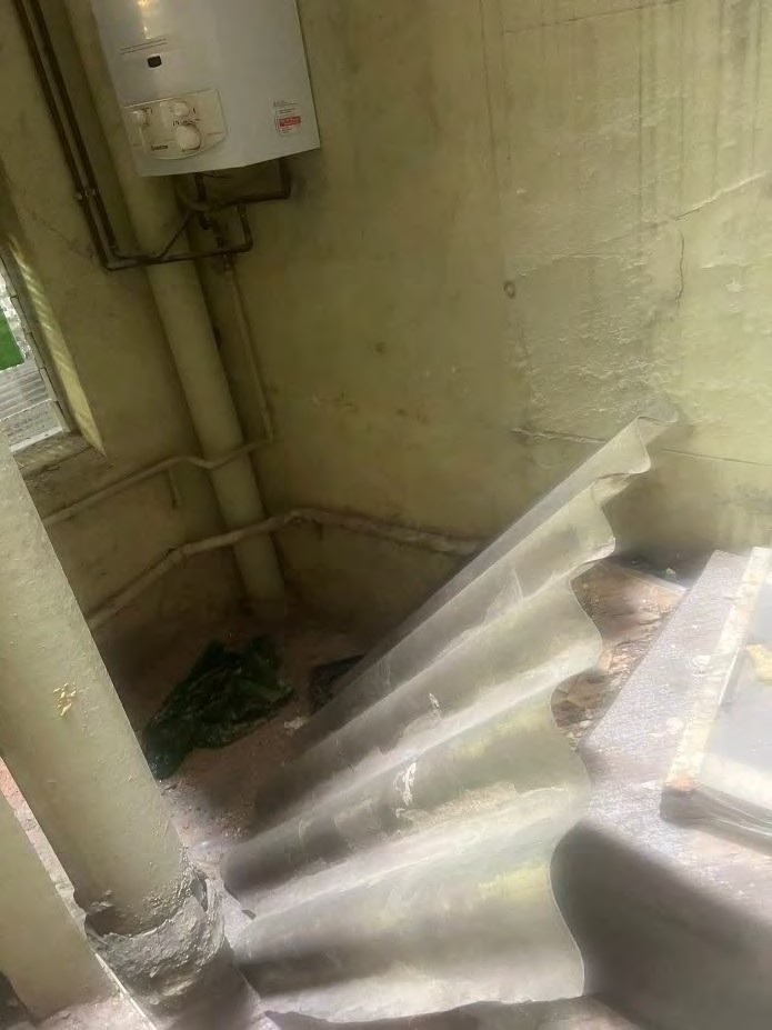 Daños y desperfectos sobre vivienda habitada.